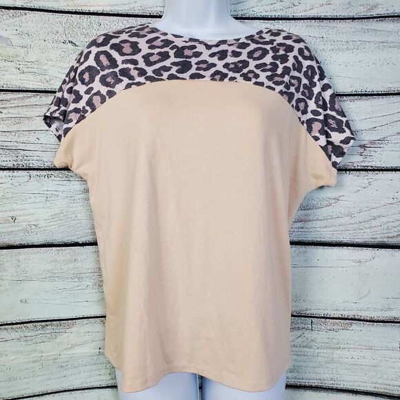Tan Leopard Print Women’s Top Size M Short Sleeve Back Cross Detail Stretchy - Picture 1 of 6